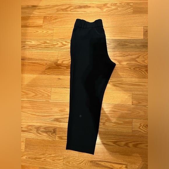 Lululemon On the fly crop woven True Navy size 4 - Picture 2 of 4